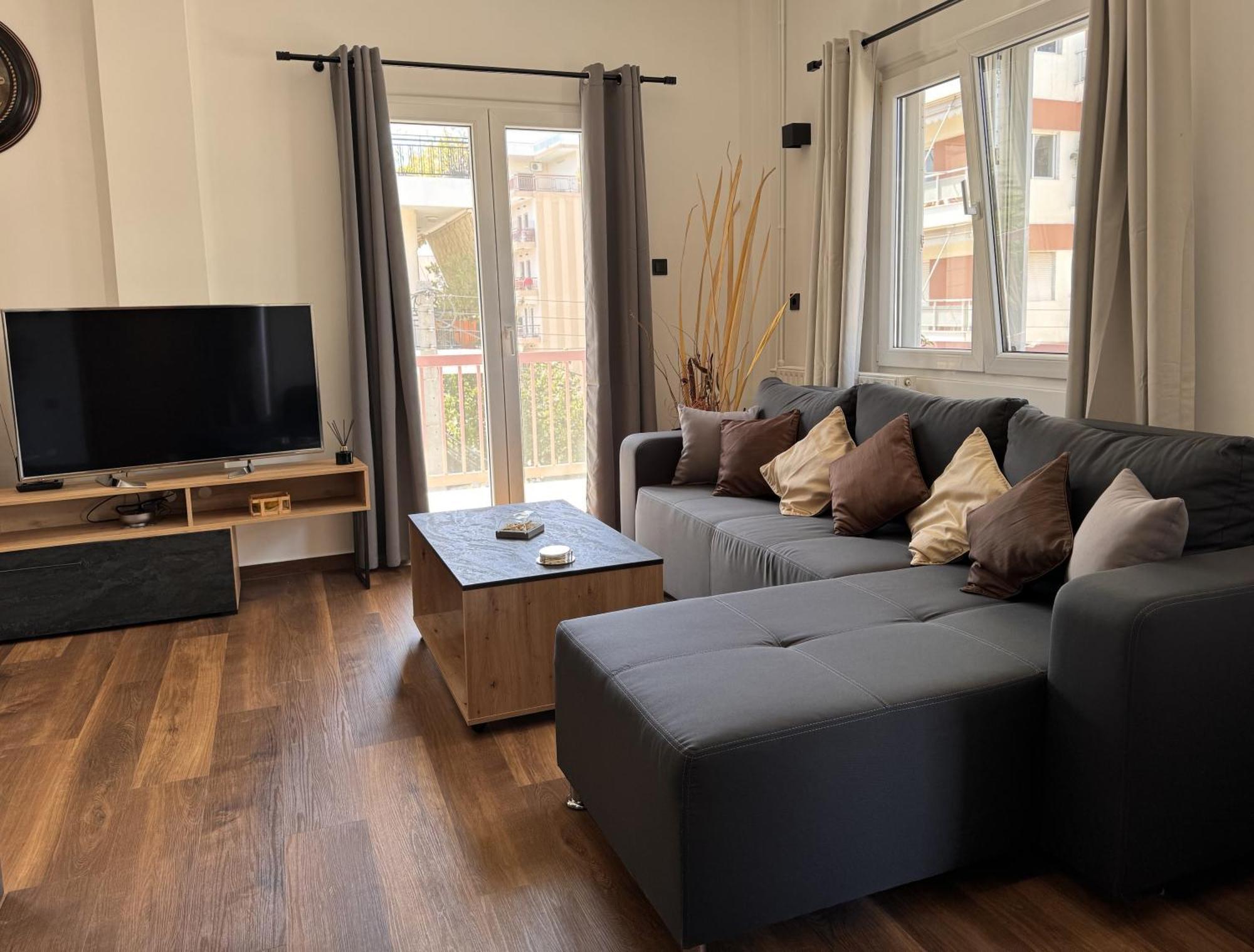 Navaro Apartments Патра Екстериор снимка