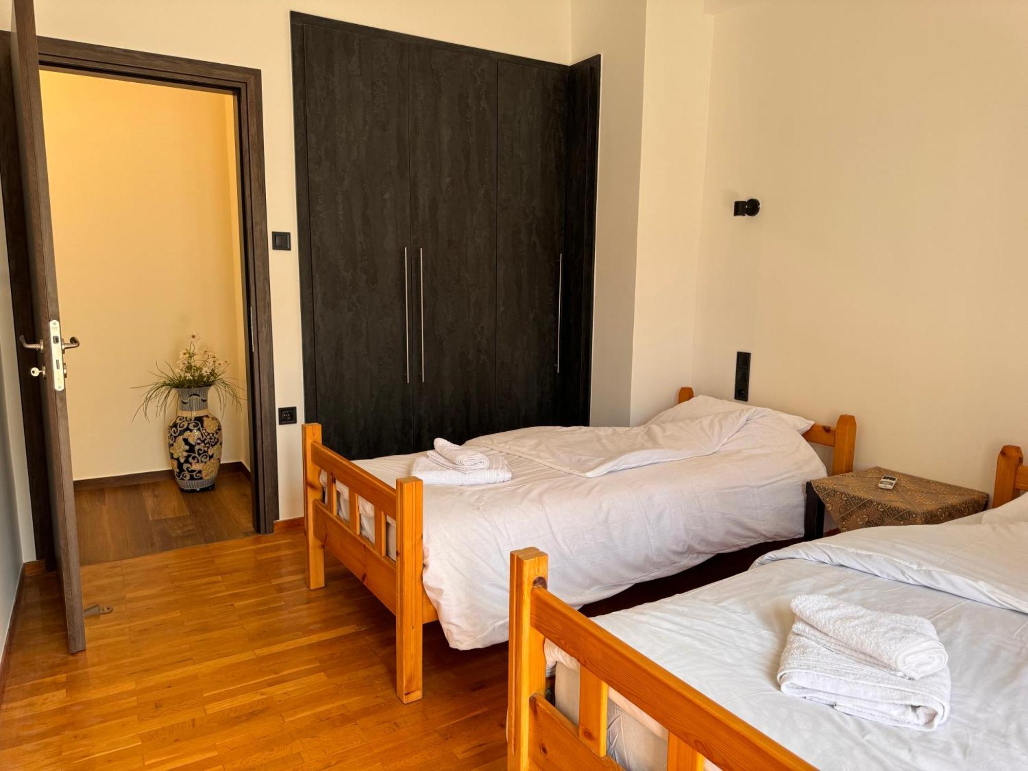 Navaro Apartments Патра Екстериор снимка