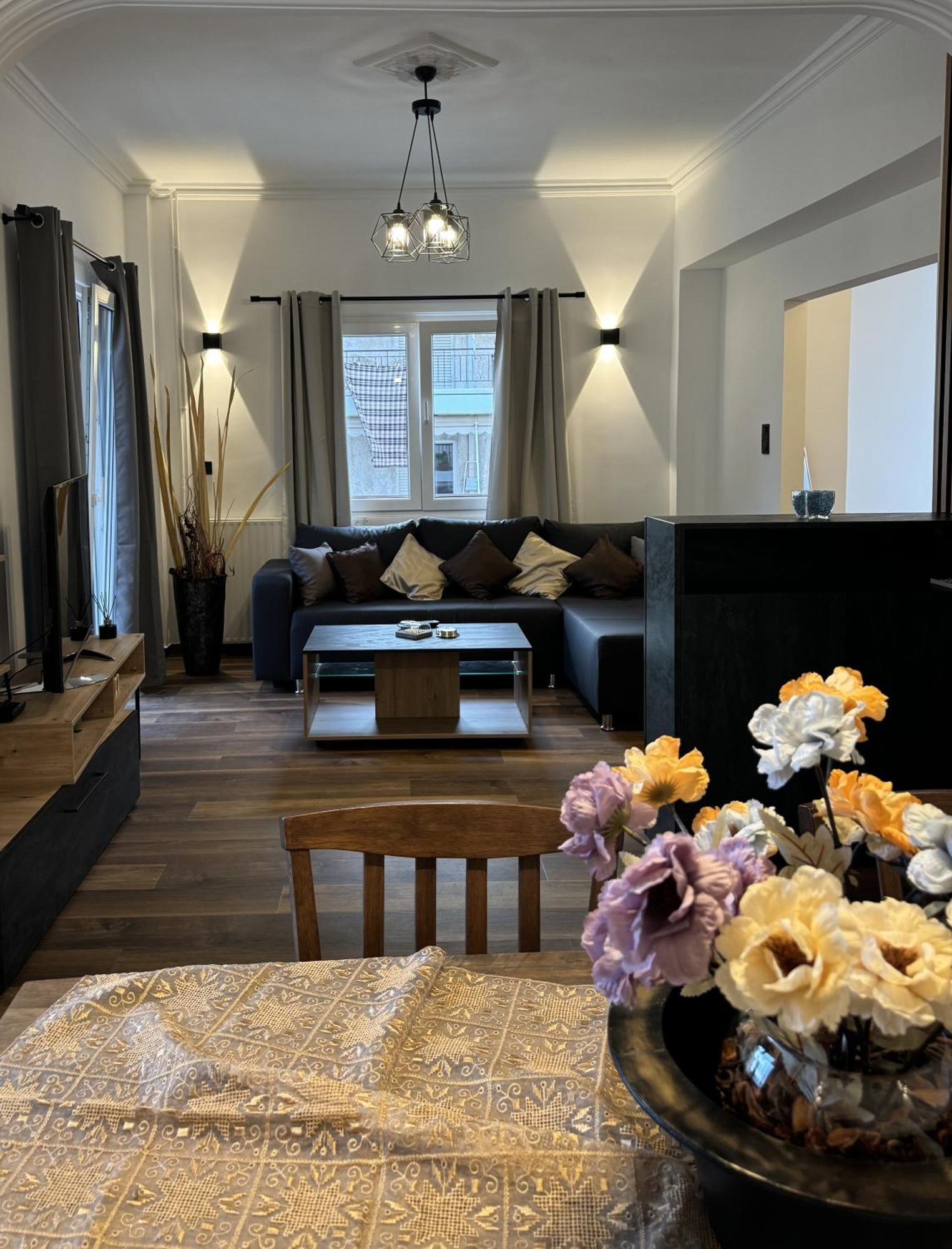 Navaro Apartments Патра Екстериор снимка