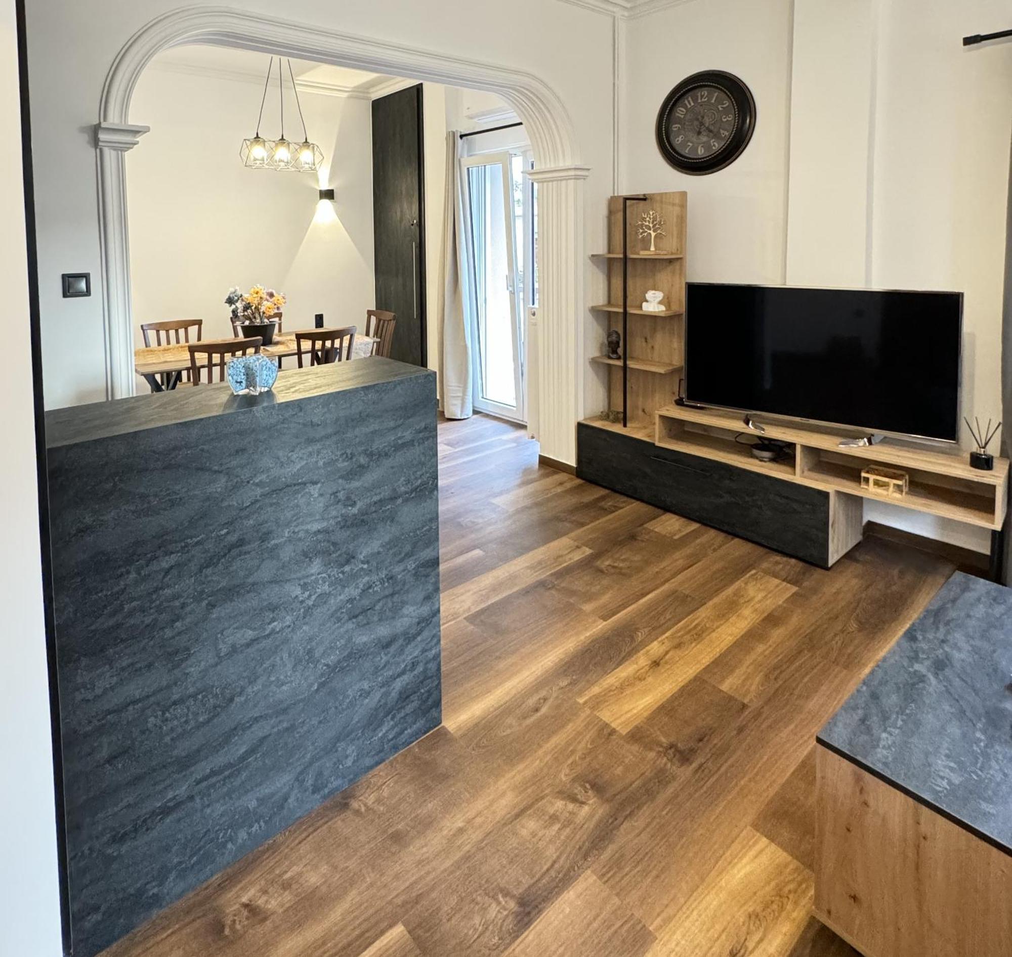 Navaro Apartments Патра Екстериор снимка